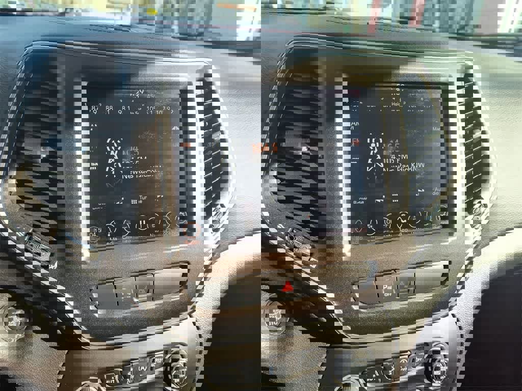 Used 2019 Jeep Cherokee Trailhawk w/ Comfort/Convenience Group image 16