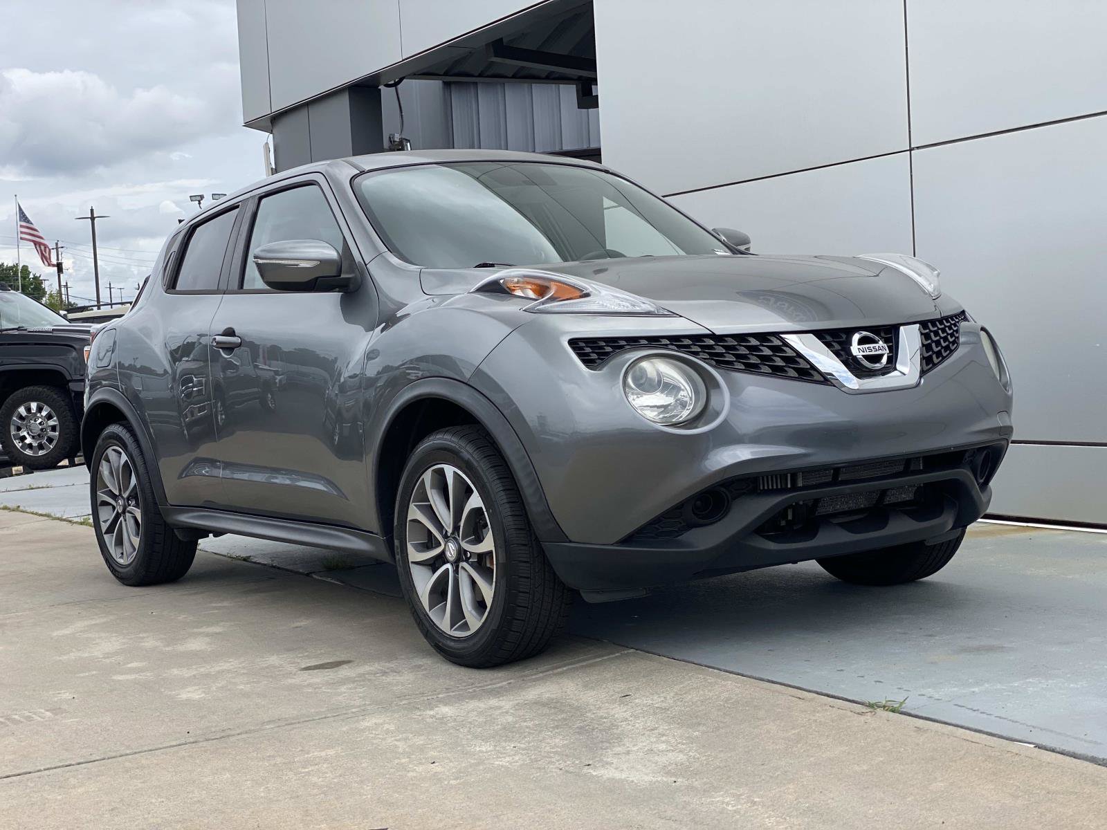 Used 2017 Nissan Juke SV AWD/4WD image 2