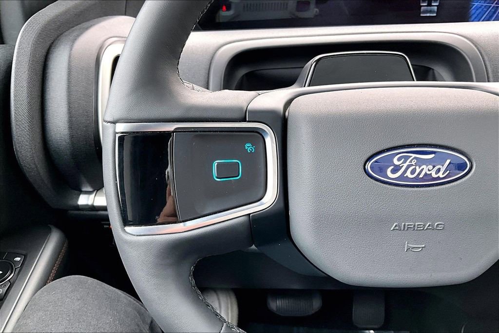 Used 2025 Ford Expedition Active image 17