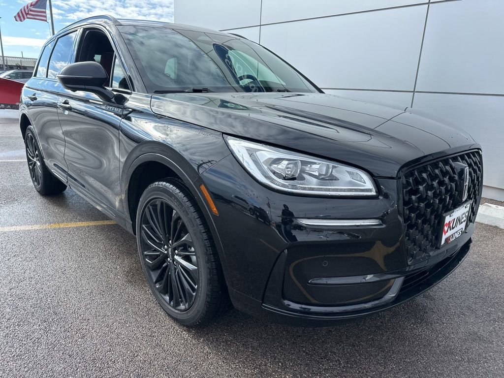 Used 2025 Lincoln Corsair Reserve w/ Jet Appearance Package image 4