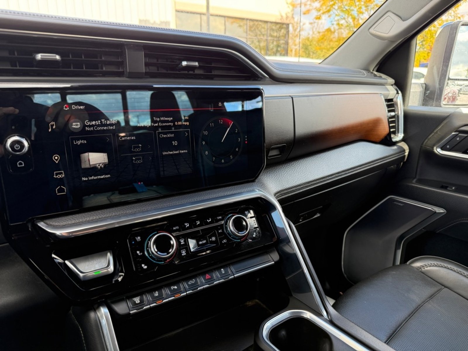 Used 2024 GMC Sierra 3500 Denali w/ Technology Package image 32