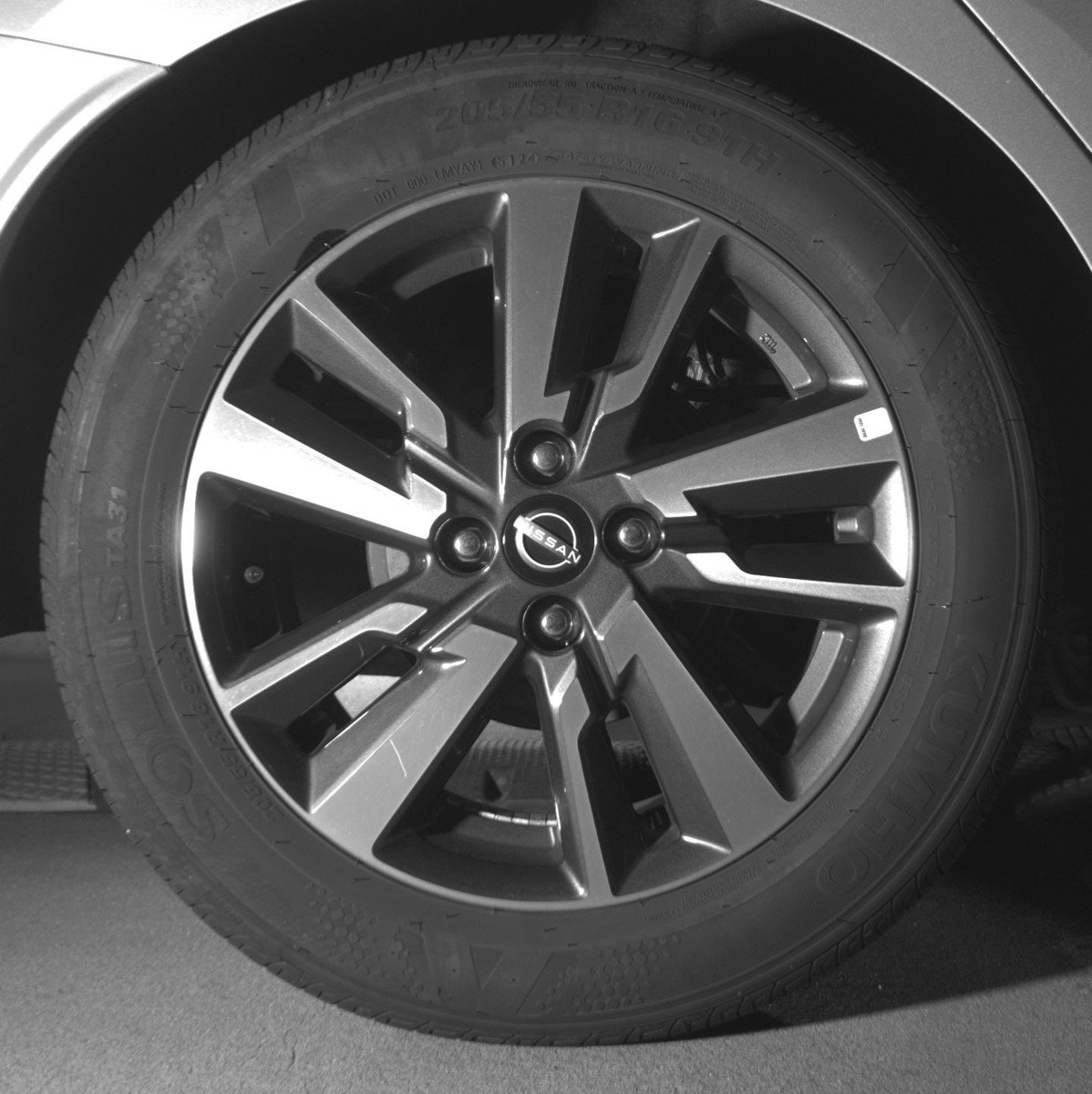 Used 2025 Nissan Versa SV image 15