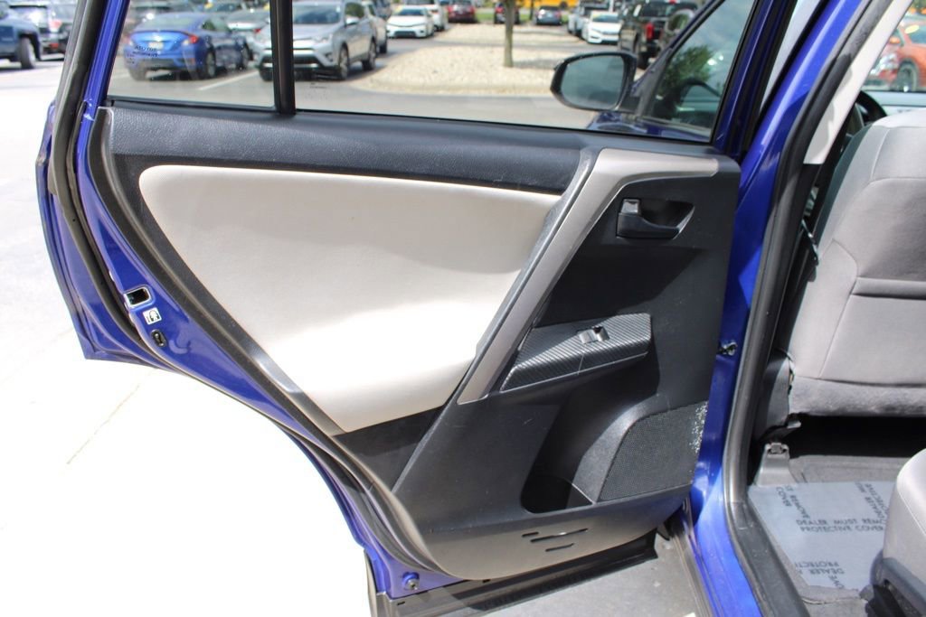 Used 2015 Toyota RAV4 LE image 21