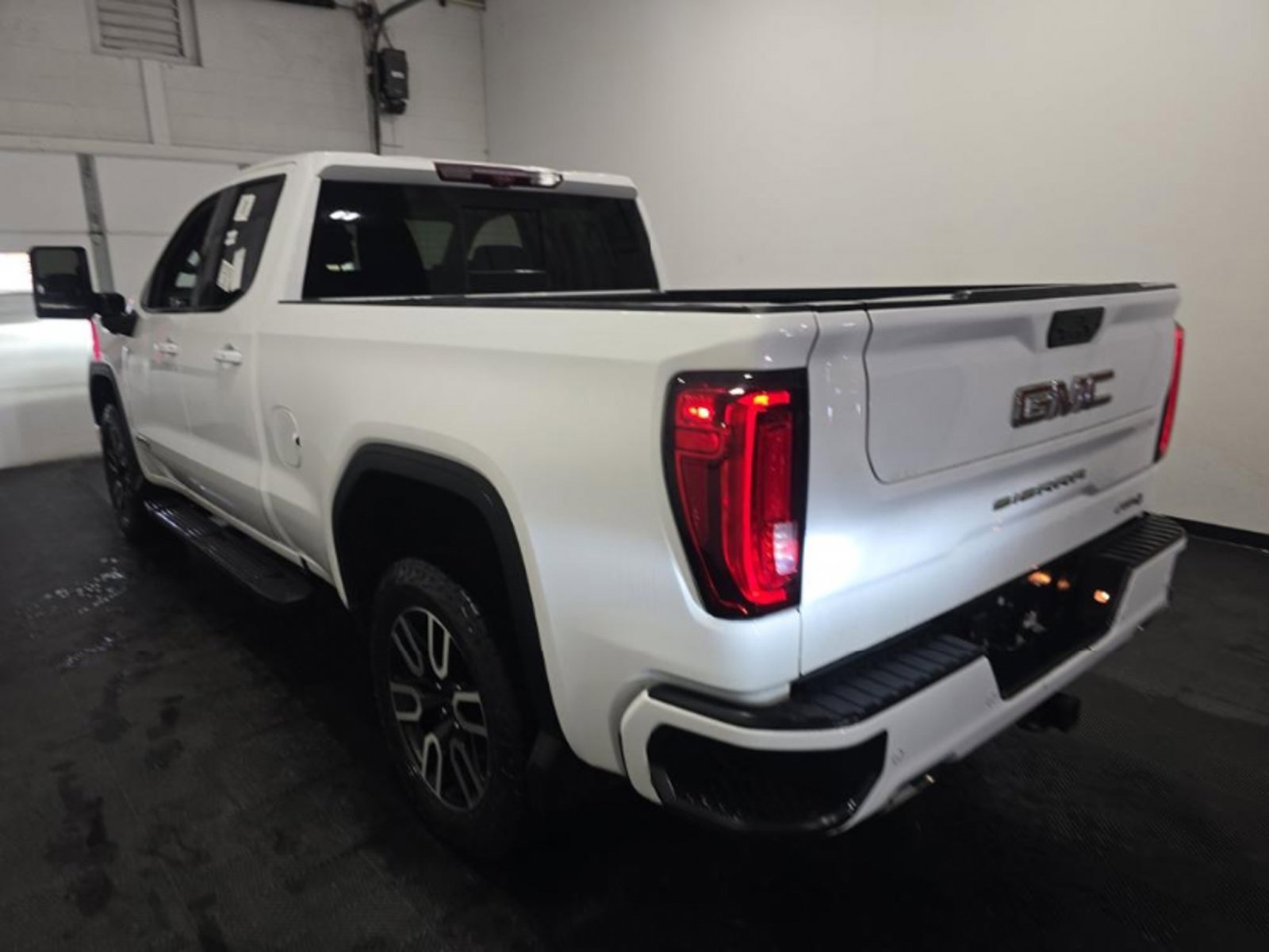 Used 2020 GMC Sierra 1500 AT4 w/ AT4 Premium Package AWD/4WD image 6