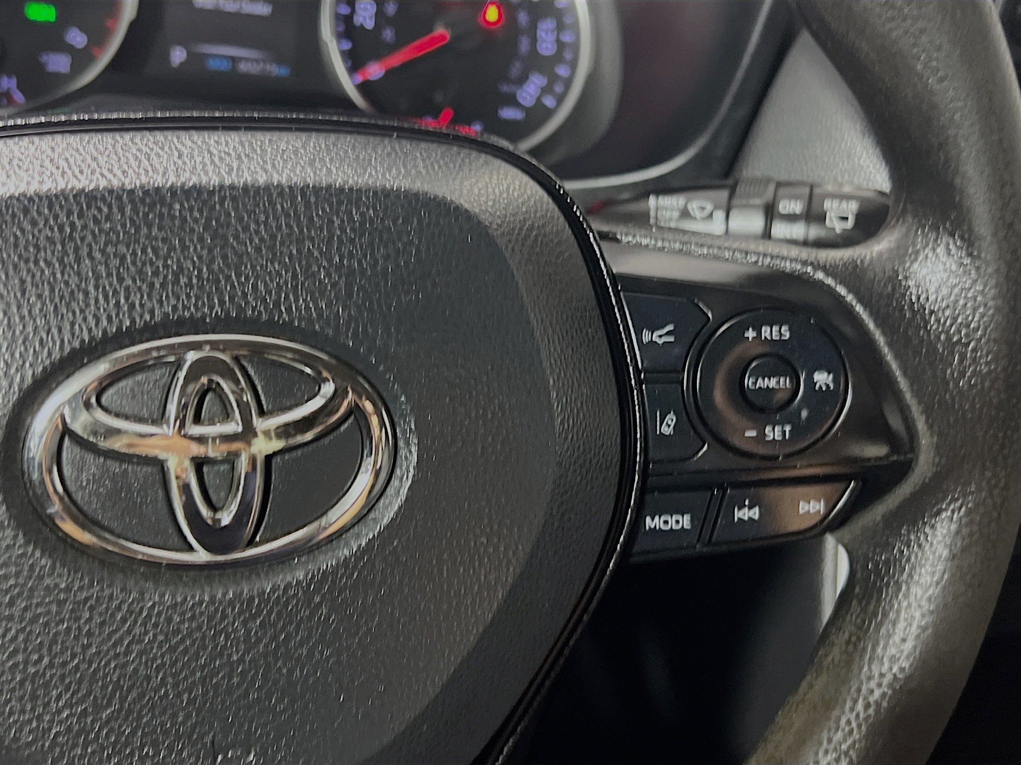 Used 2021 Toyota RAV4 XLE w/ Convenience Package FWD image 20