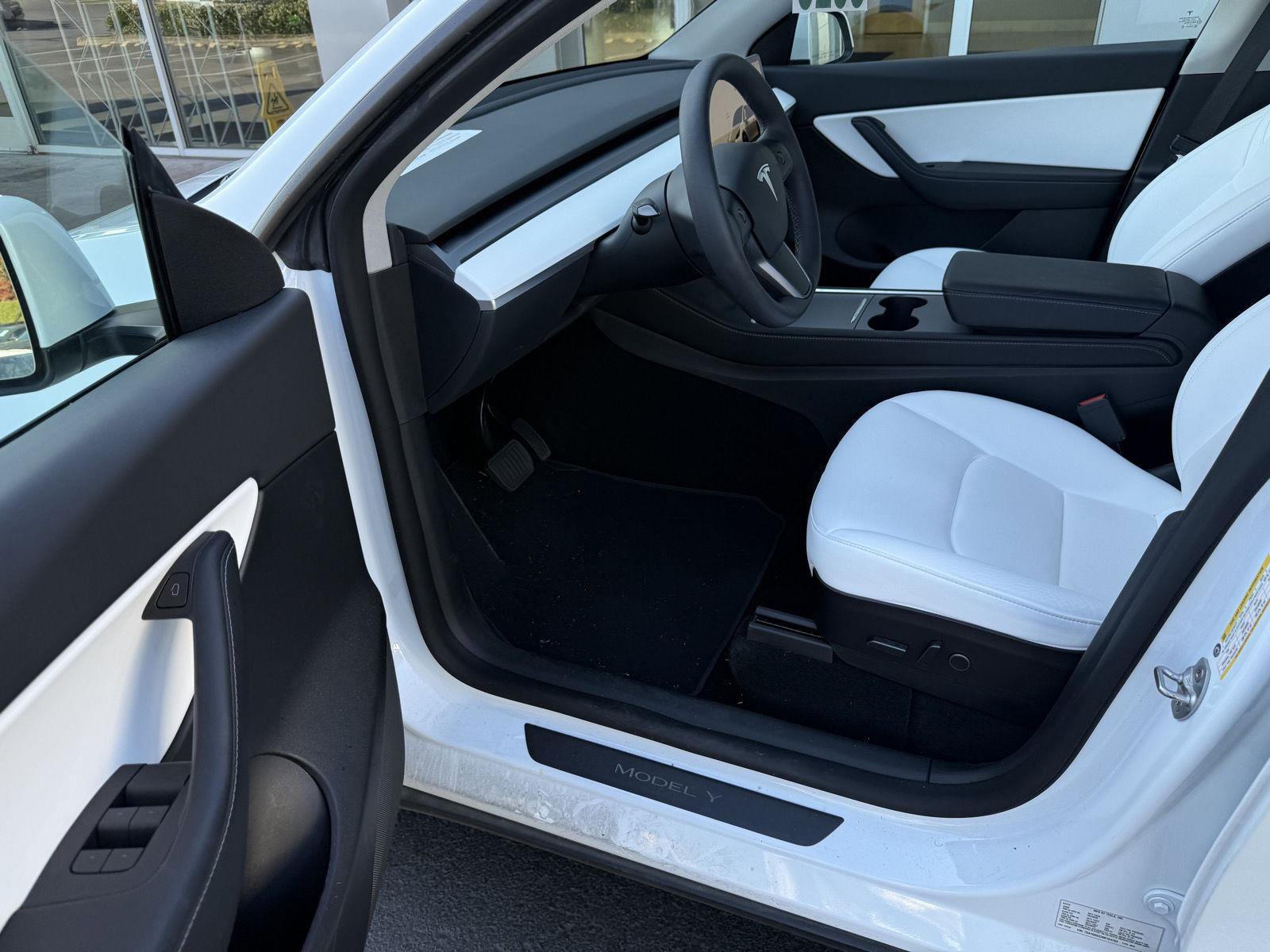 Used 2022 Tesla Model Y Long Range AWD/4WD image 11