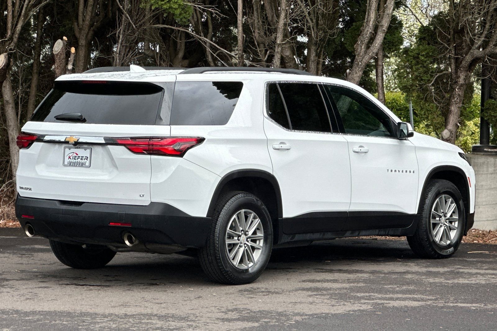 Used 2023 Chevrolet Traverse LT FWD image 4