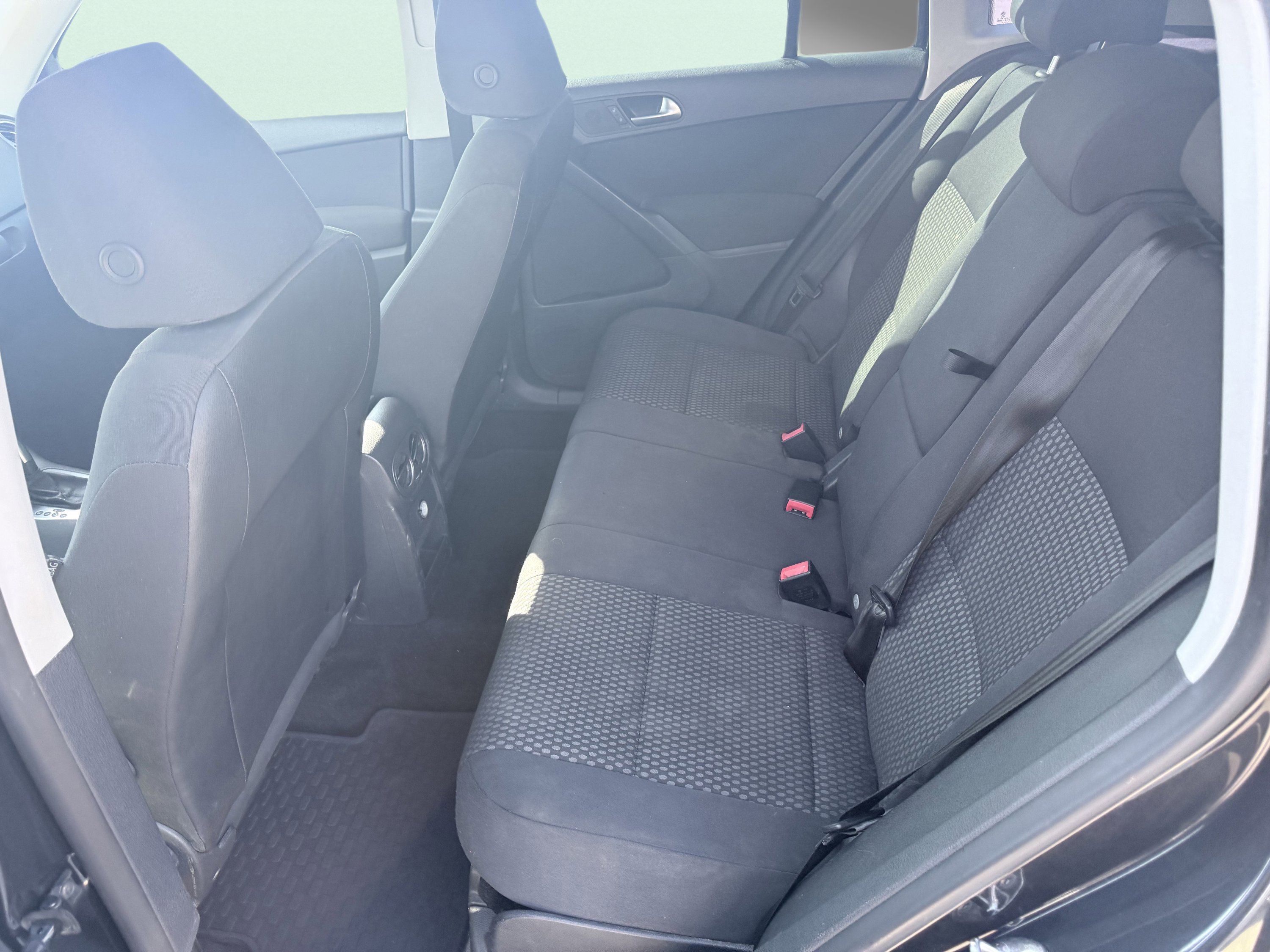 Used 2011 Volkswagen Tiguan S image 29