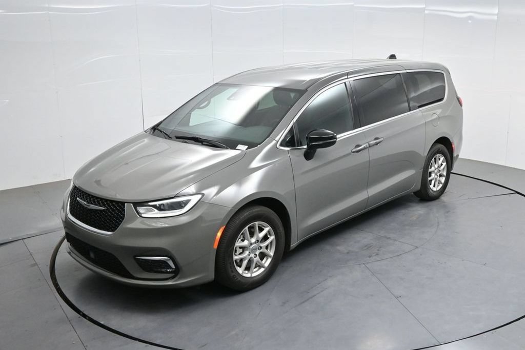 Used 2025 Chrysler Pacifica Select FWD image 57
