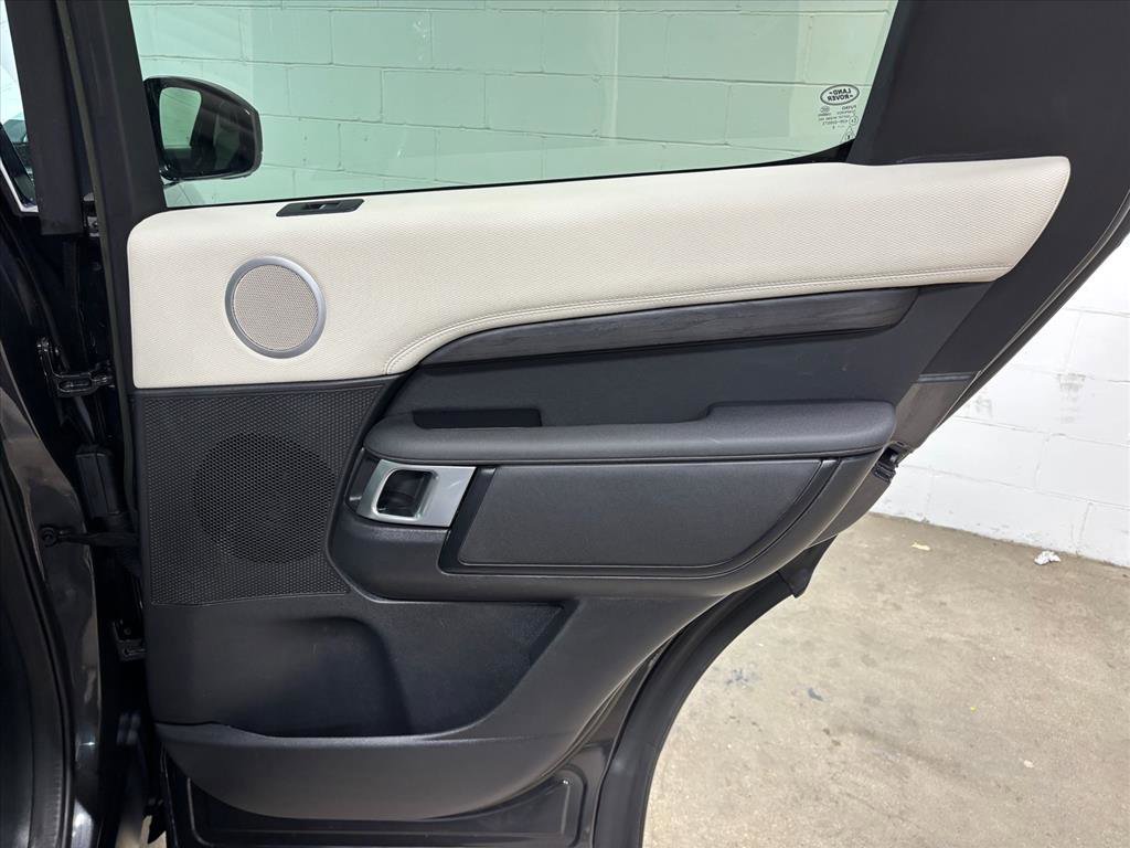 Used 2023 Land Rover Discovery Metropolitan Edition image 41