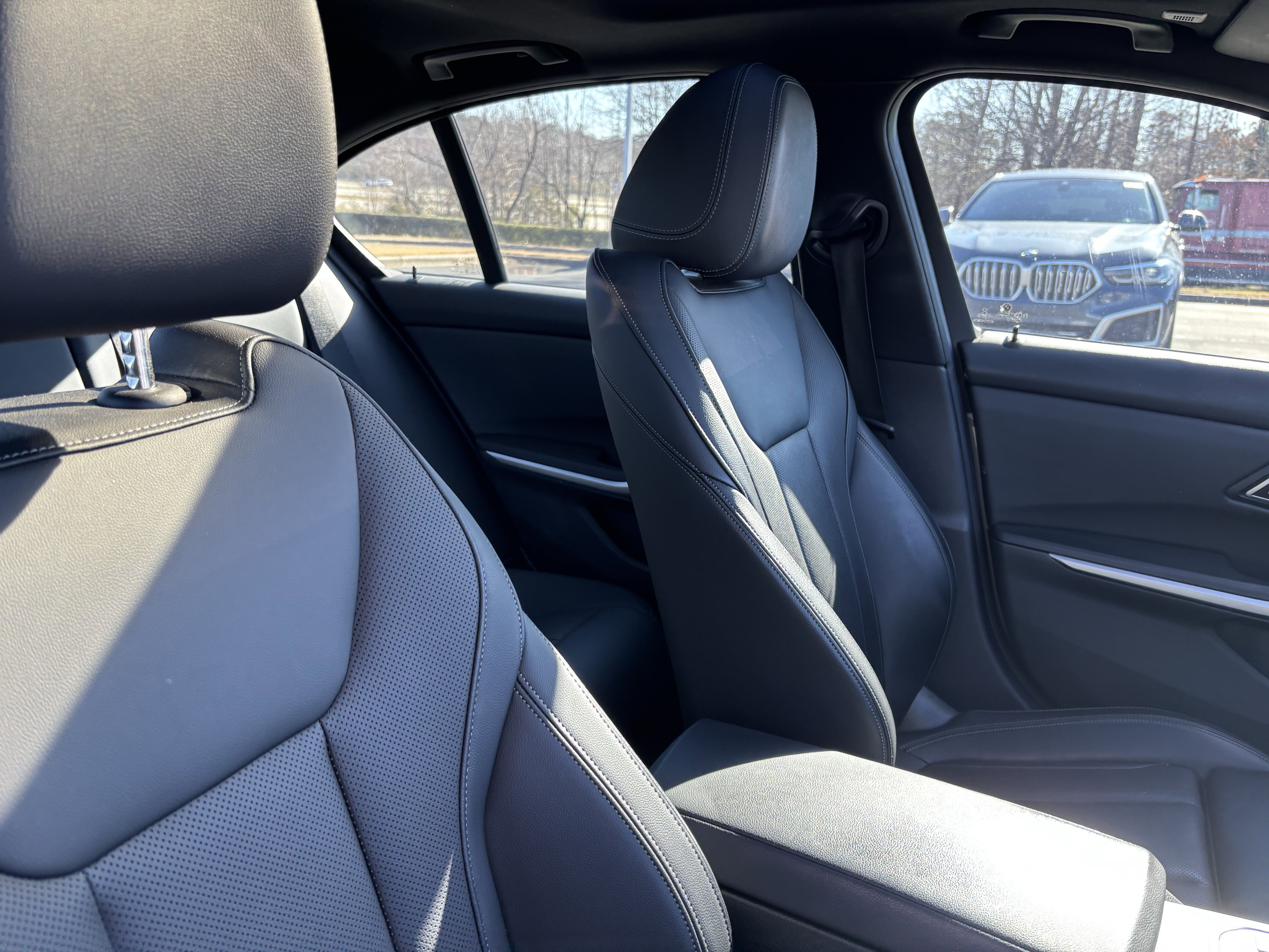 Used 2023 BMW 330i Sedan w/ Premium Package image 34