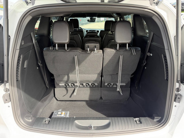 New 2027 Chrysler Pacifica Select FWD image 6