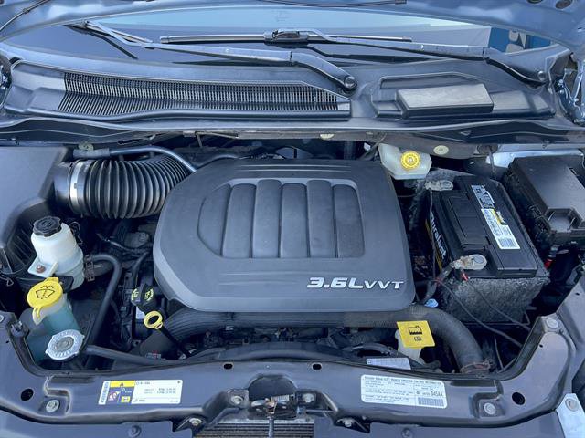 Used 2013 Chrysler Town & Country Touring image 12