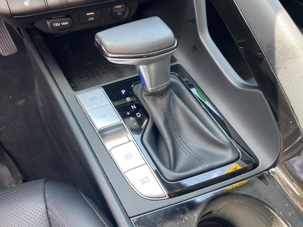 Used 2022 Hyundai Elantra Limited image 17