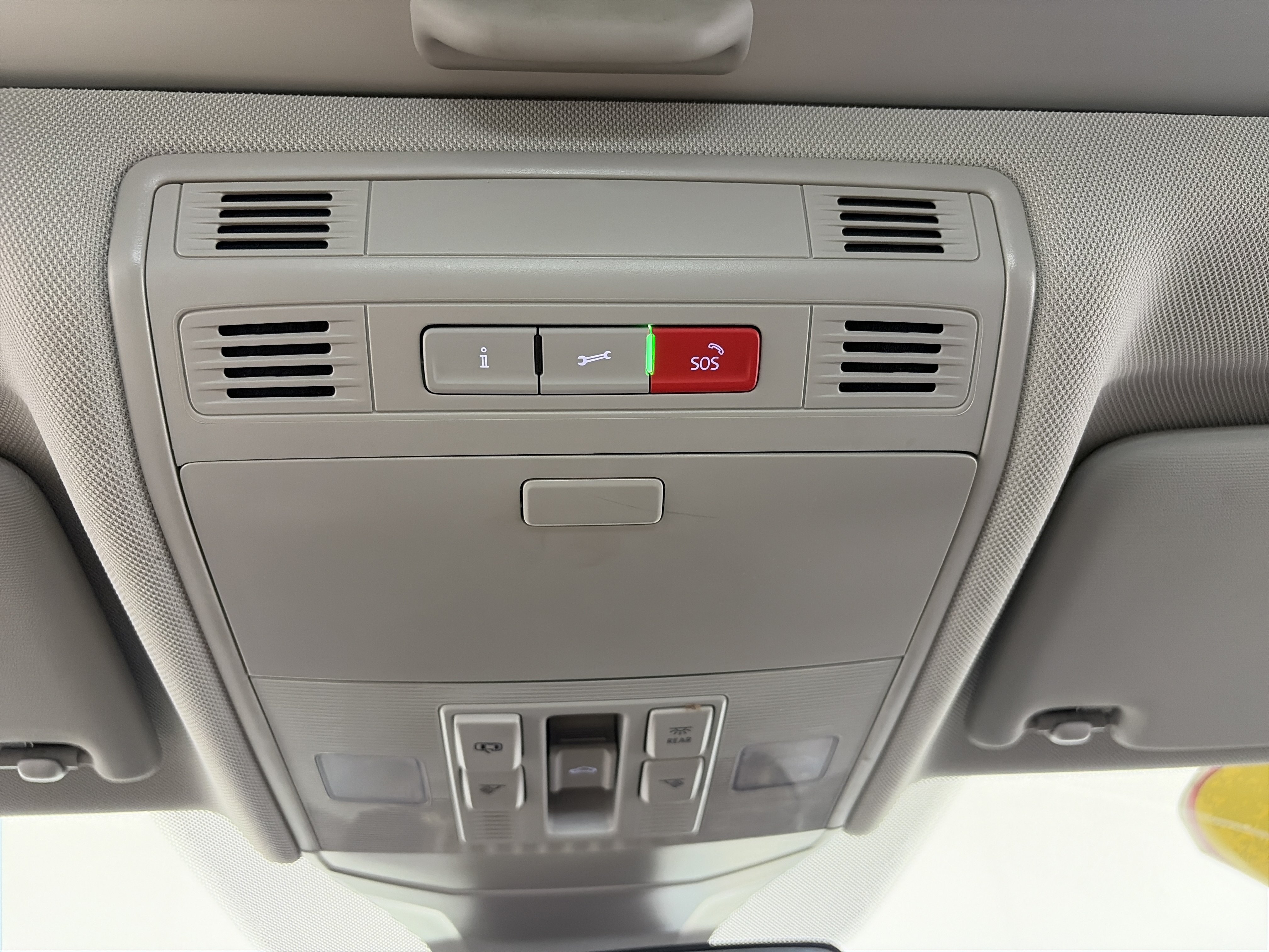 Used 2025 Volkswagen Jetta SE FWD image 33