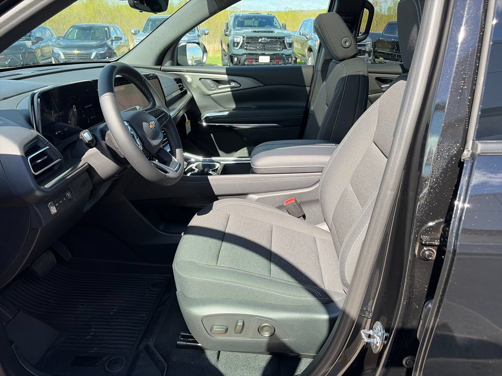 New 2026 Chevrolet Traverse LT w/ Sun and Wheel Package AWD/4WD image 25