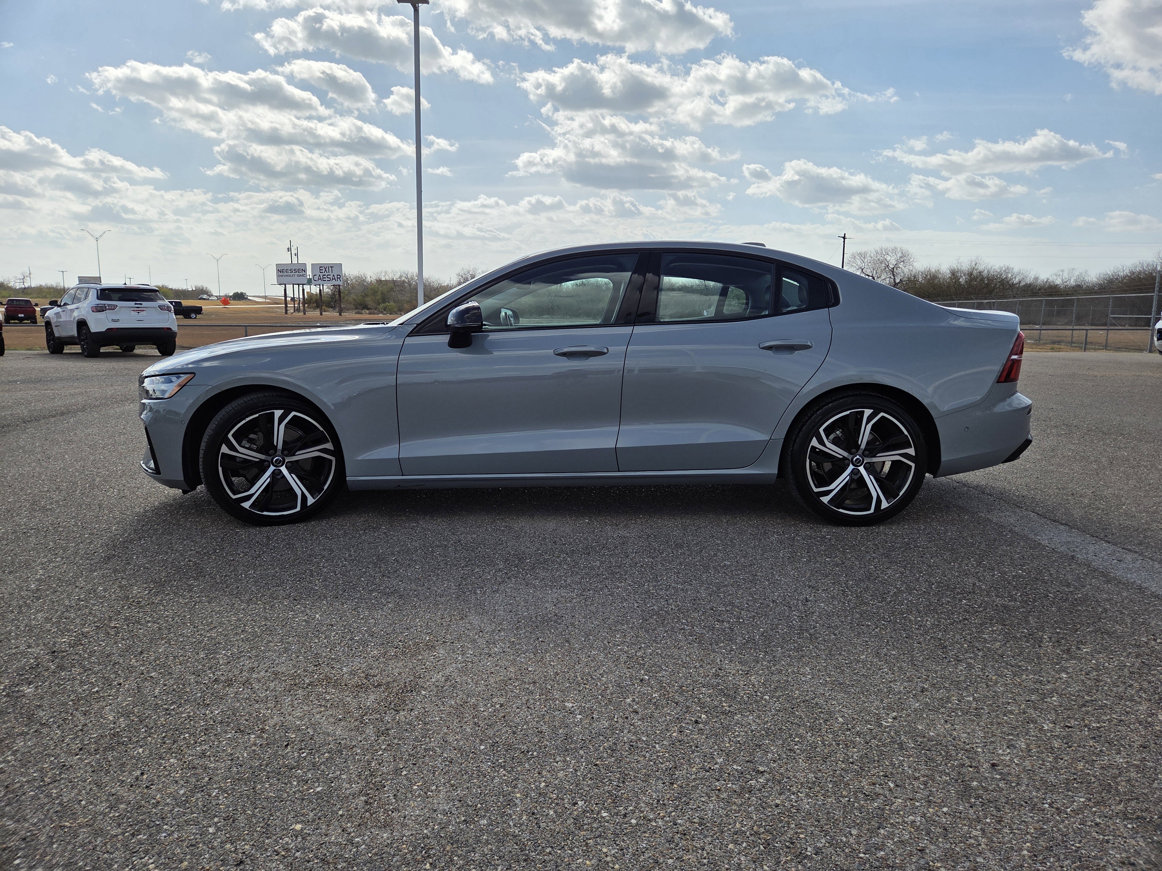 Used 2024 Volvo S60 B5 Plus image 4