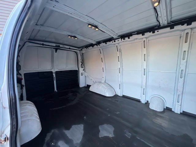 Used 2017 Chevrolet Express 2500 RWD image 14