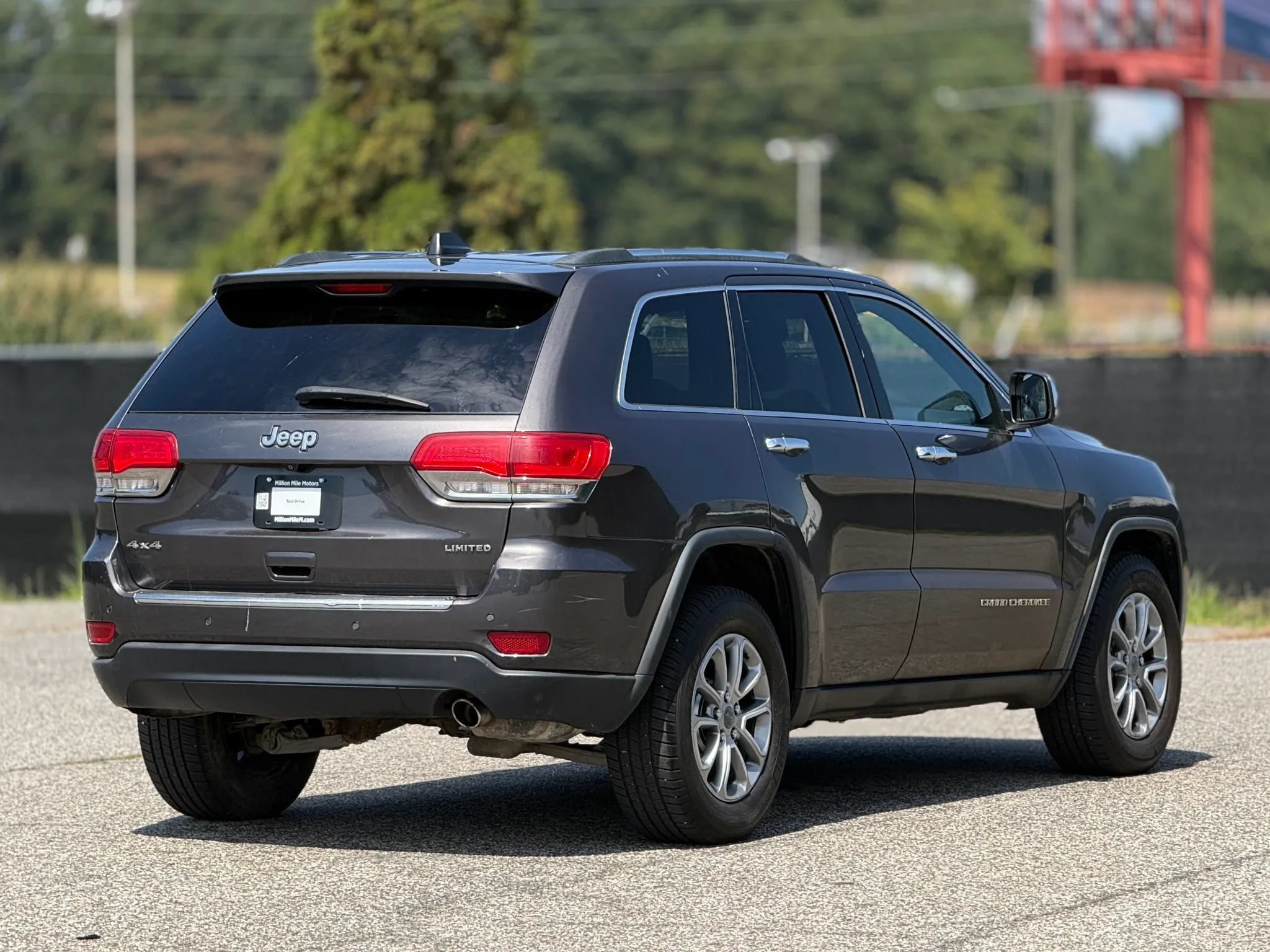 Used 2015 Jeep Grand Cherokee Limited AWD/4WD image 9