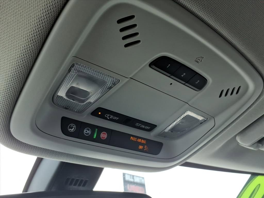 Used 2020 Chevrolet Traverse LT image 28