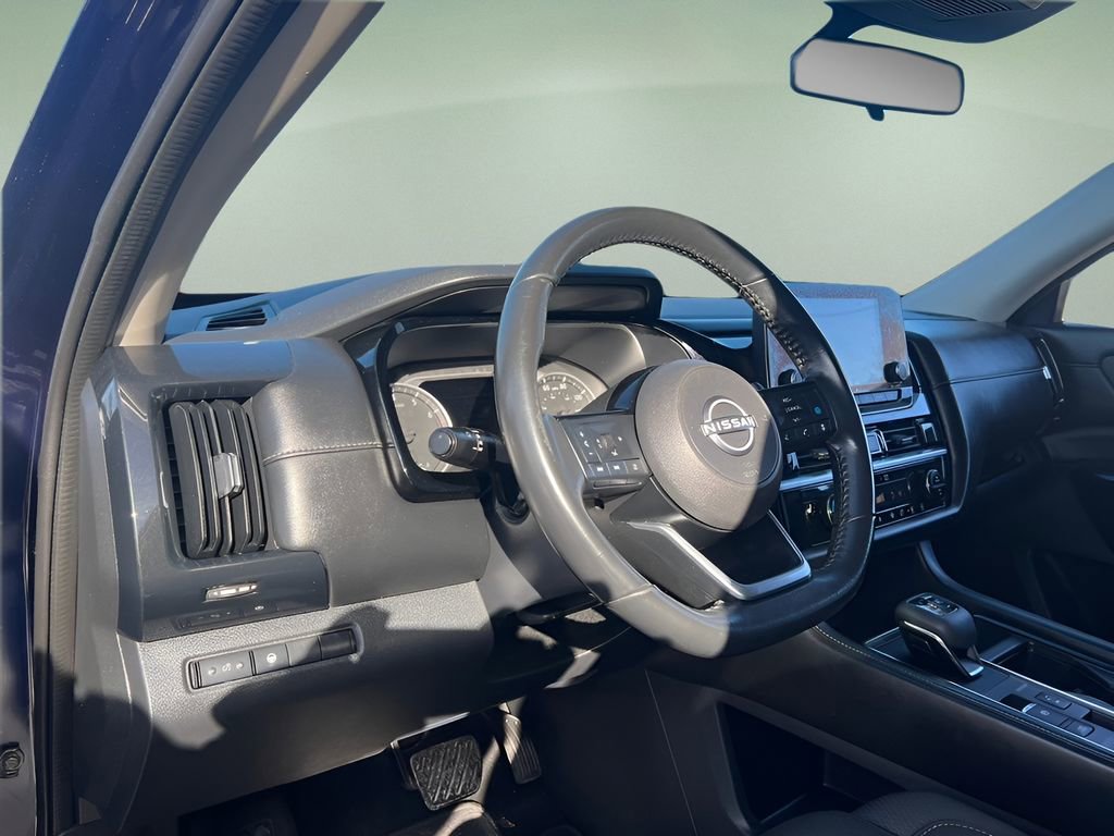 Used 2022 Nissan Pathfinder SV image 11