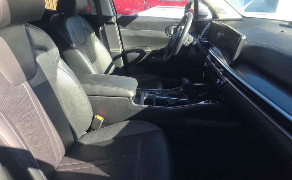 Used 2024 Kia Sorento S w/ Panoramic Sunroof Package image 7