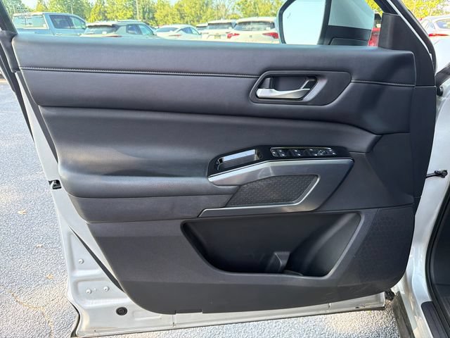 Used 2023 Nissan Pathfinder SL w/ Black Appearance Package FWD image 10