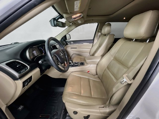 Used 2019 Jeep Grand Cherokee Limited AWD/4WD image 10