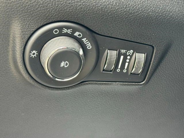 Certified 2025 Jeep Compass Limited image 12