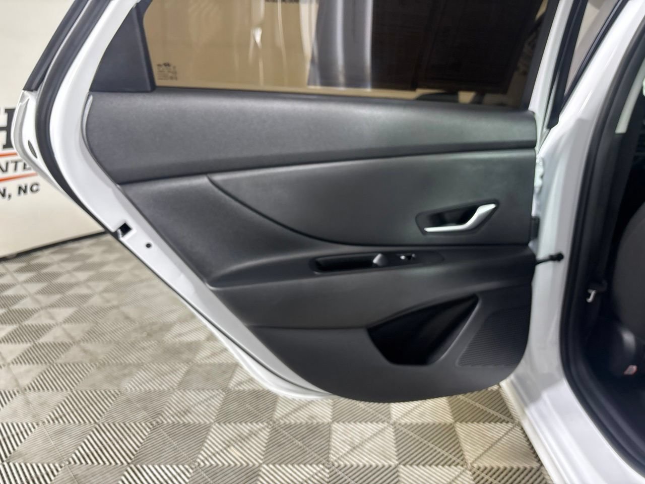 Used 2026 Hyundai Elantra SE FWD image 22