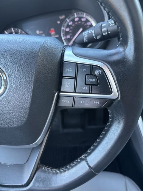 Used 2022 Toyota Highlander XLE AWD/4WD image 25