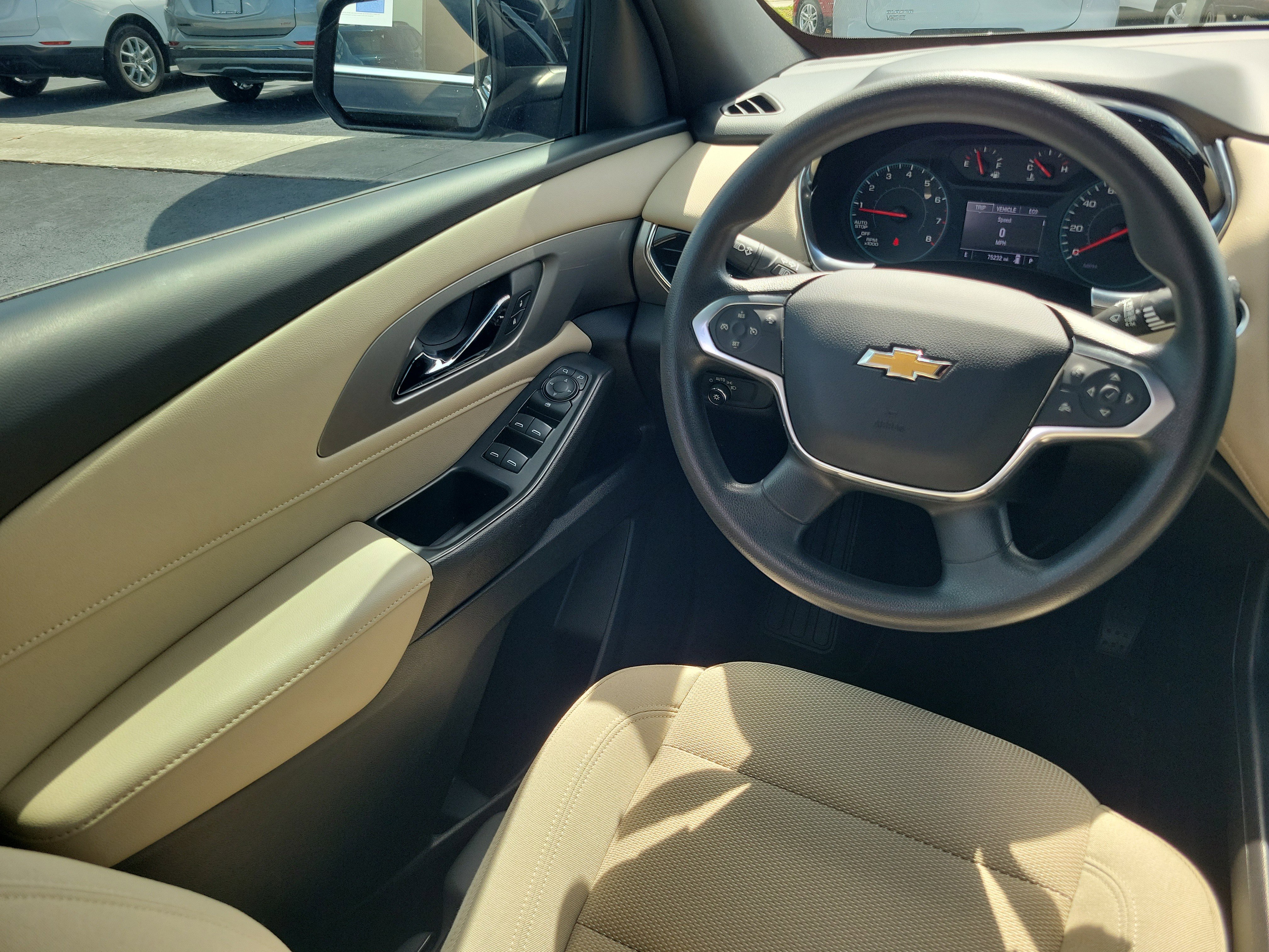 Used 2022 Chevrolet Traverse LS FWD image 11
