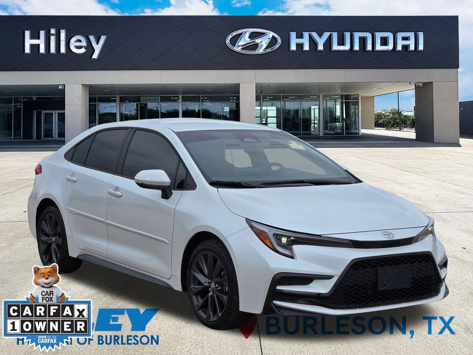 Used 2026 Toyota Corolla SE FWD image 2
