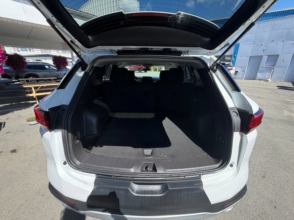 Used 2025 Chevrolet Blazer LT AWD/4WD image 11