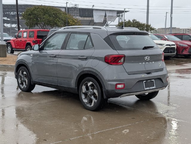 Used 2021 Hyundai Venue SEL FWD image 9