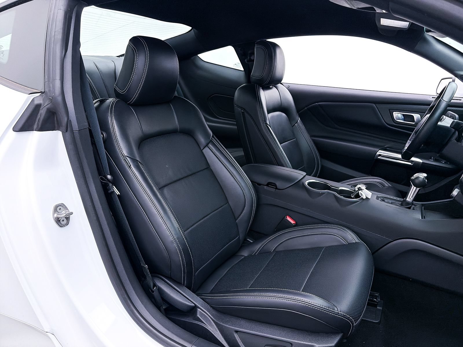 Used 2025 Ford Mustang Premium RWD image 36