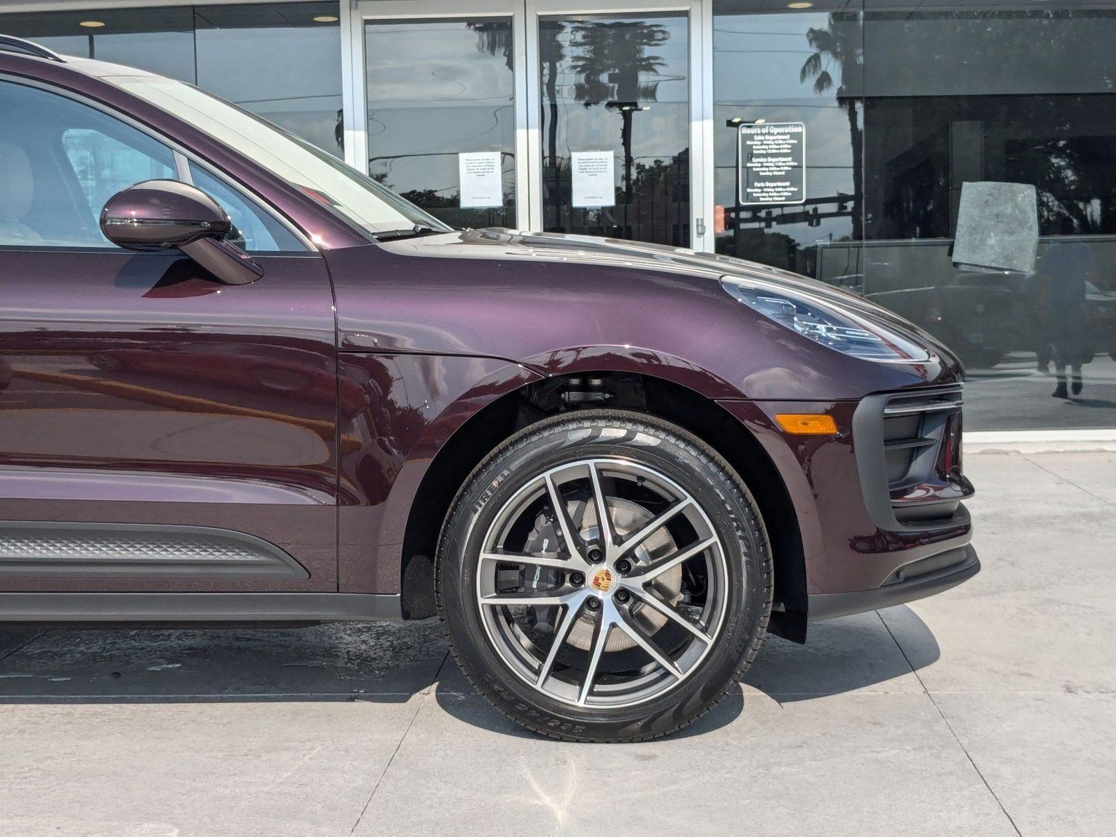 Certified 2025 Porsche Macan image 11