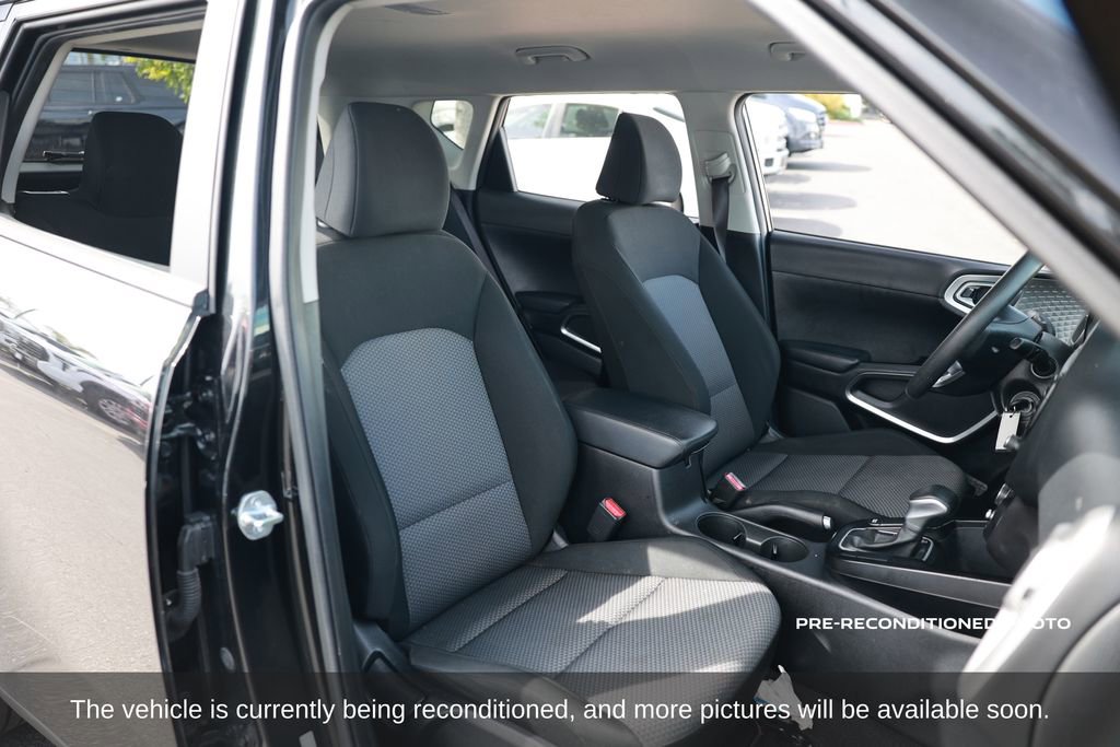 Used 2023 Kia Soul LX w/ LX Technology Package image 15