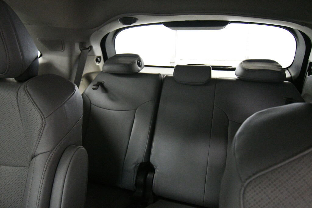 Used 2024 Toyota Sienna Limited image 24