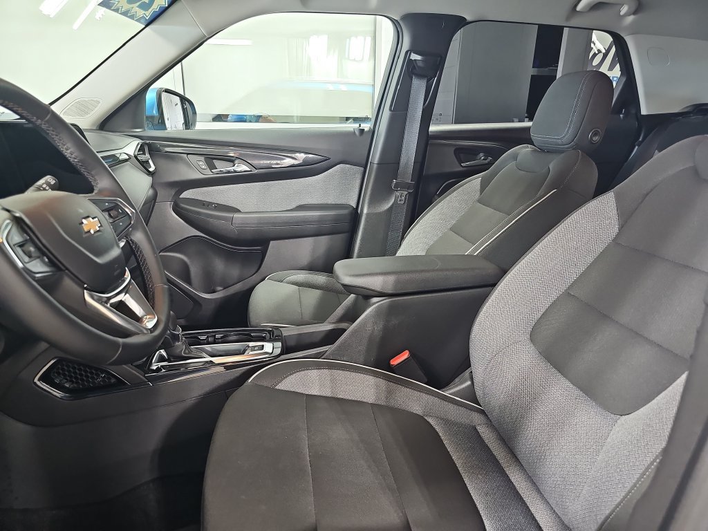 Used 2025 Chevrolet TrailBlazer LT w/ Convenience Package AWD/4WD image 19