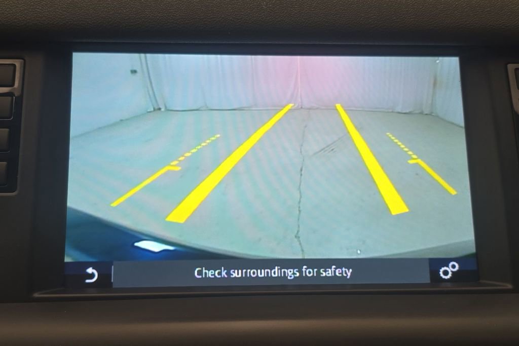 Used 2017 Land Rover Discovery Sport HSE image 18