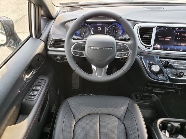 New 2027 Chrysler Pacifica Select FWD image 17