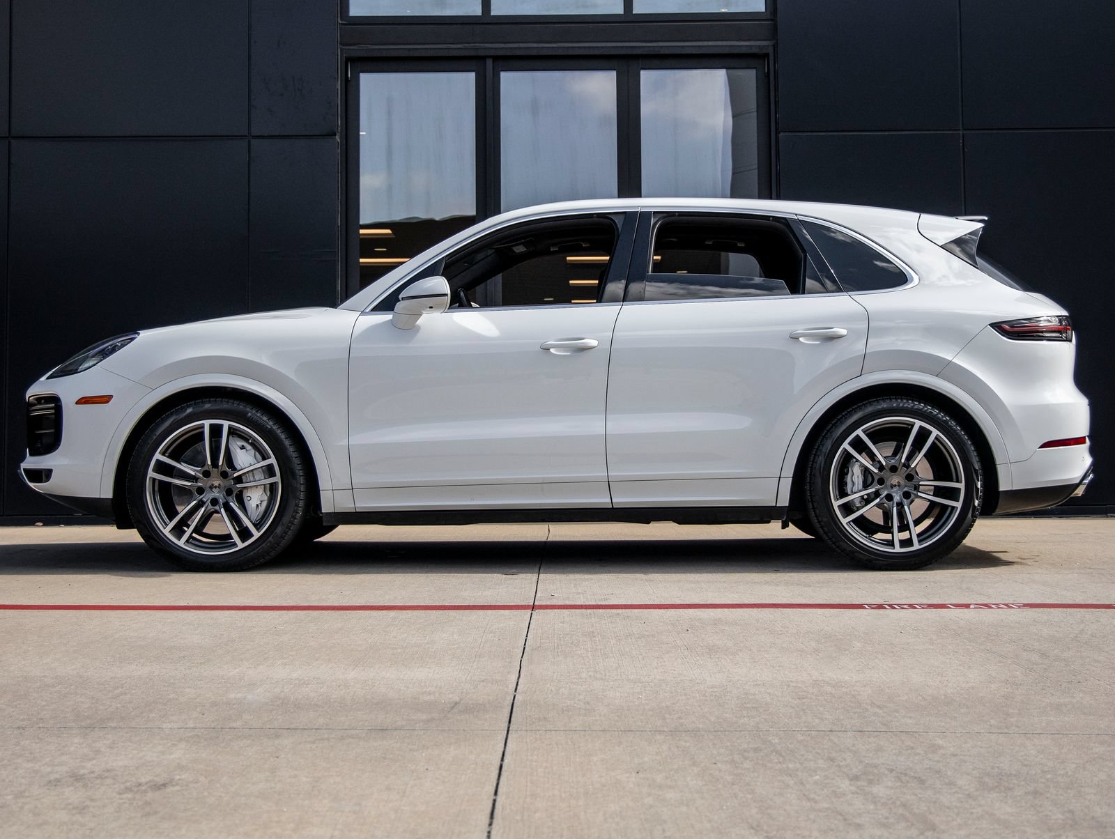 Certified 2023 Porsche Cayenne Turbo AWD/4WD image 2