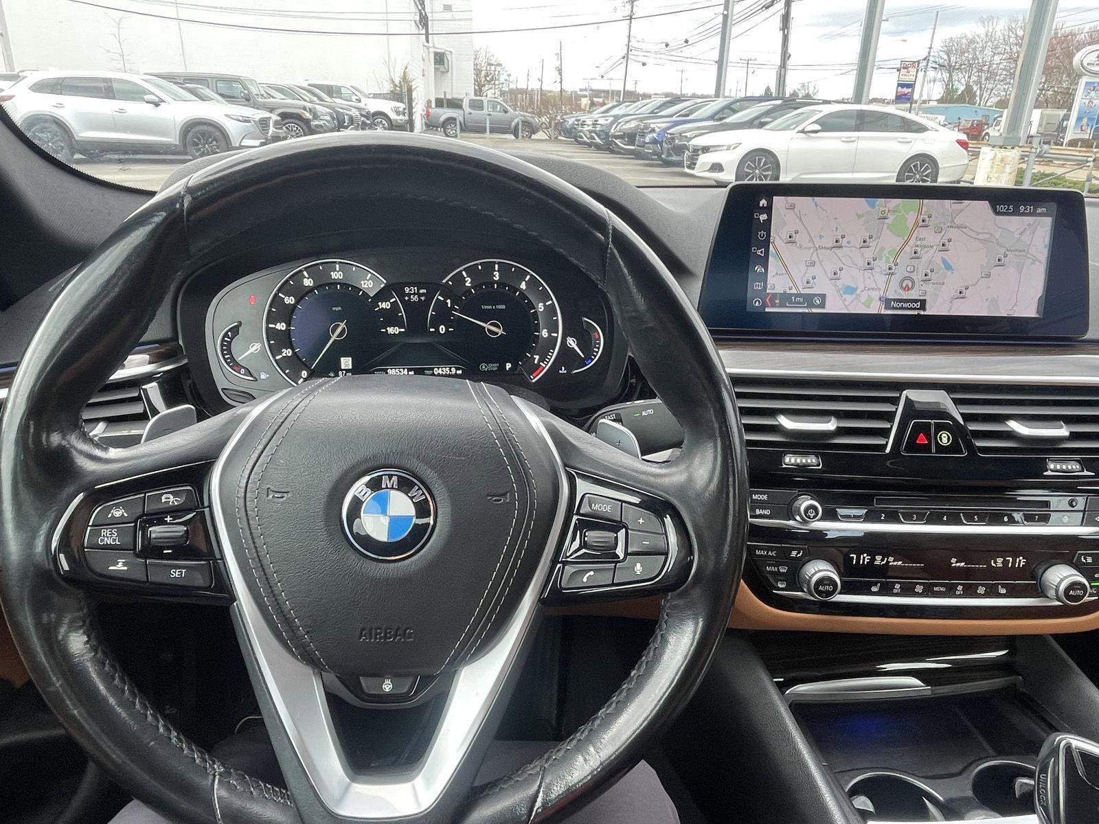 Used 2019 BMW 540i xDrive w/ Premium Package image 11