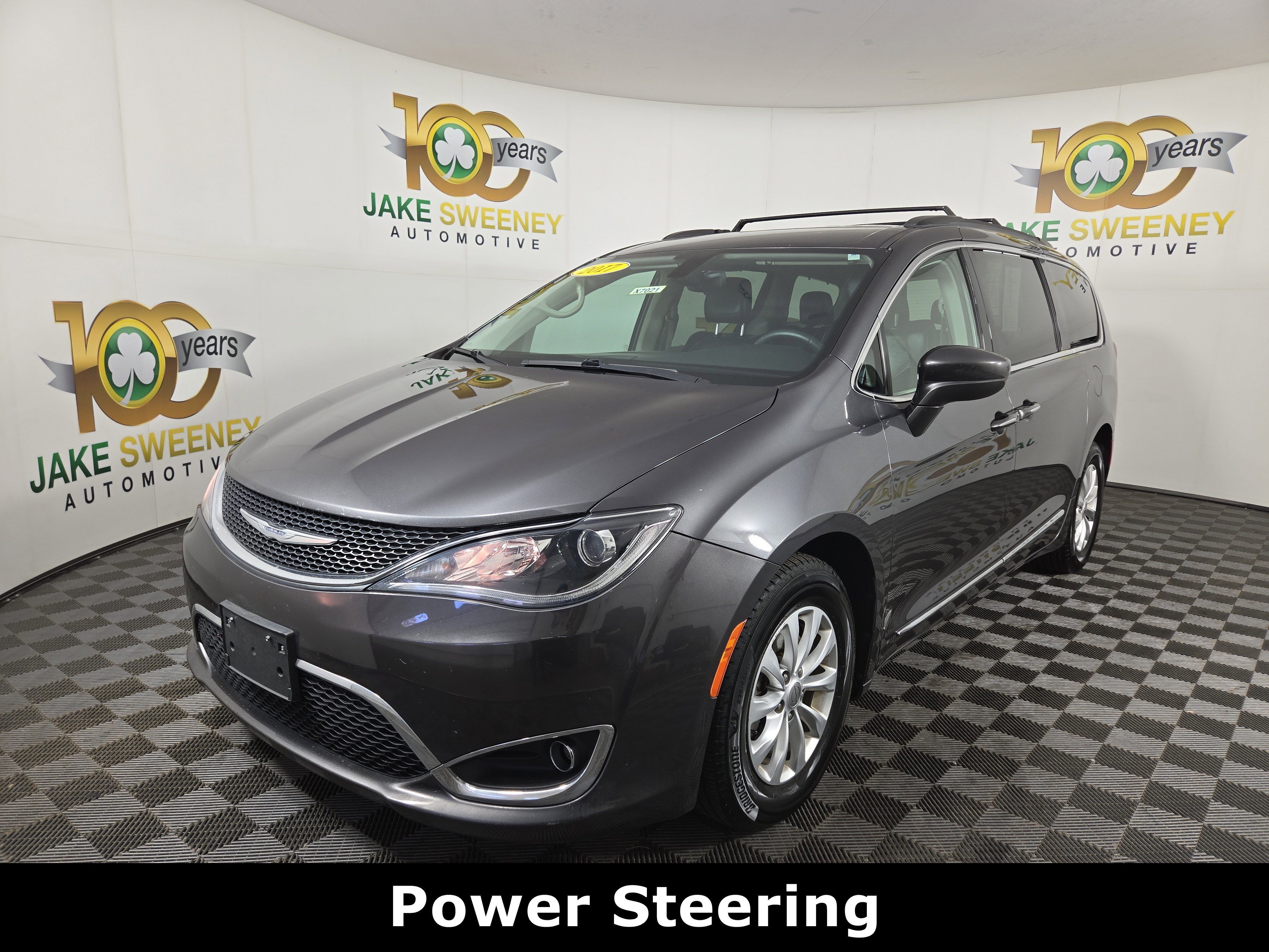 Used 2017 Chrysler Pacifica Touring-L image 4