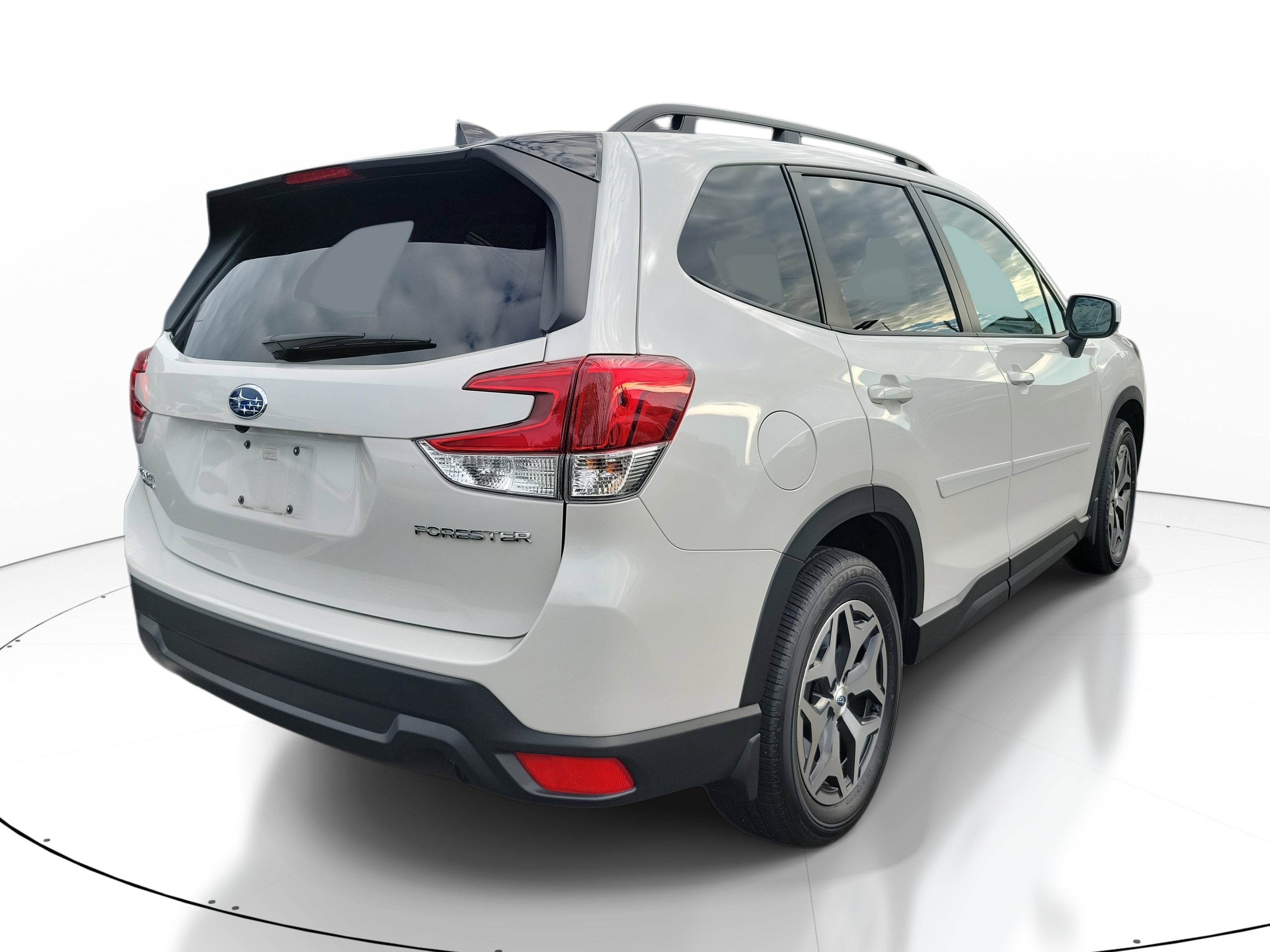 Used 2024 Subaru Forester Premium image 9