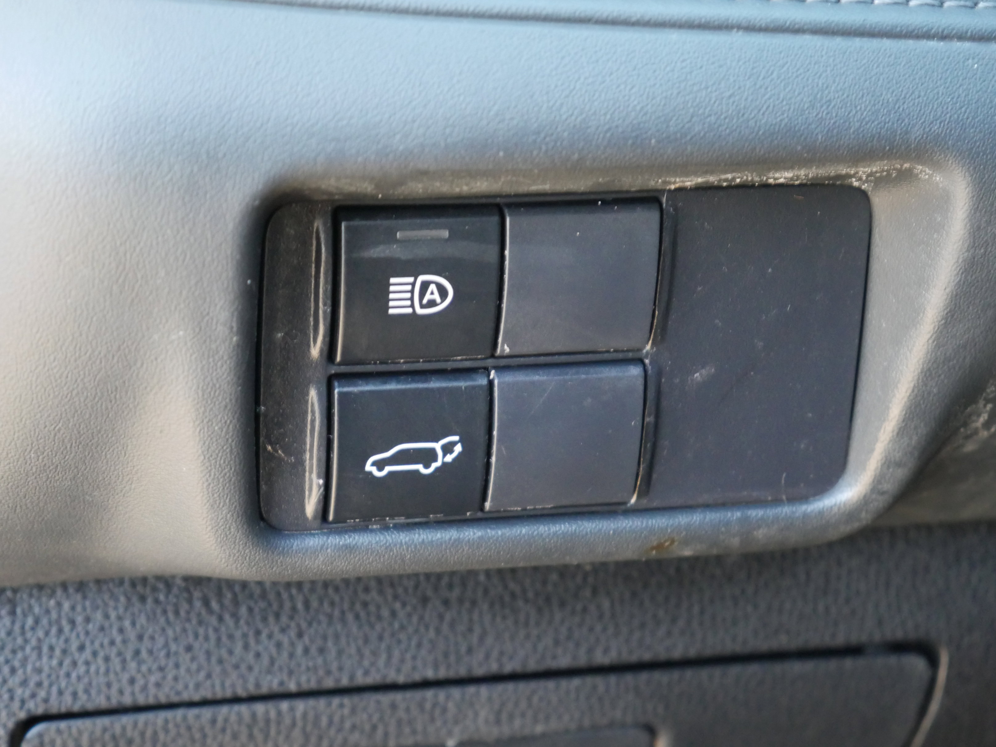 Used 2020 Toyota Highlander XLE AWD/4WD image 6