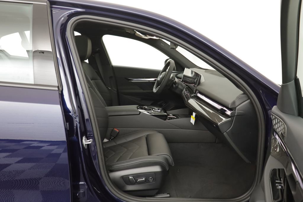 New 2026 BMW 550e xDrive w/ Executive Package image 20