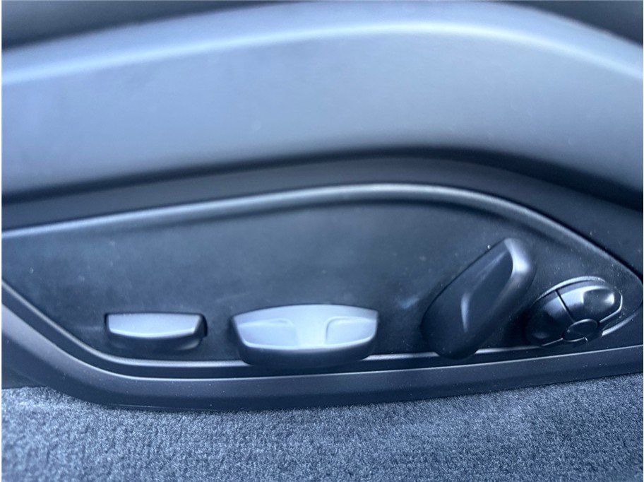 Used 2020 Porsche Taycan 4S image 31