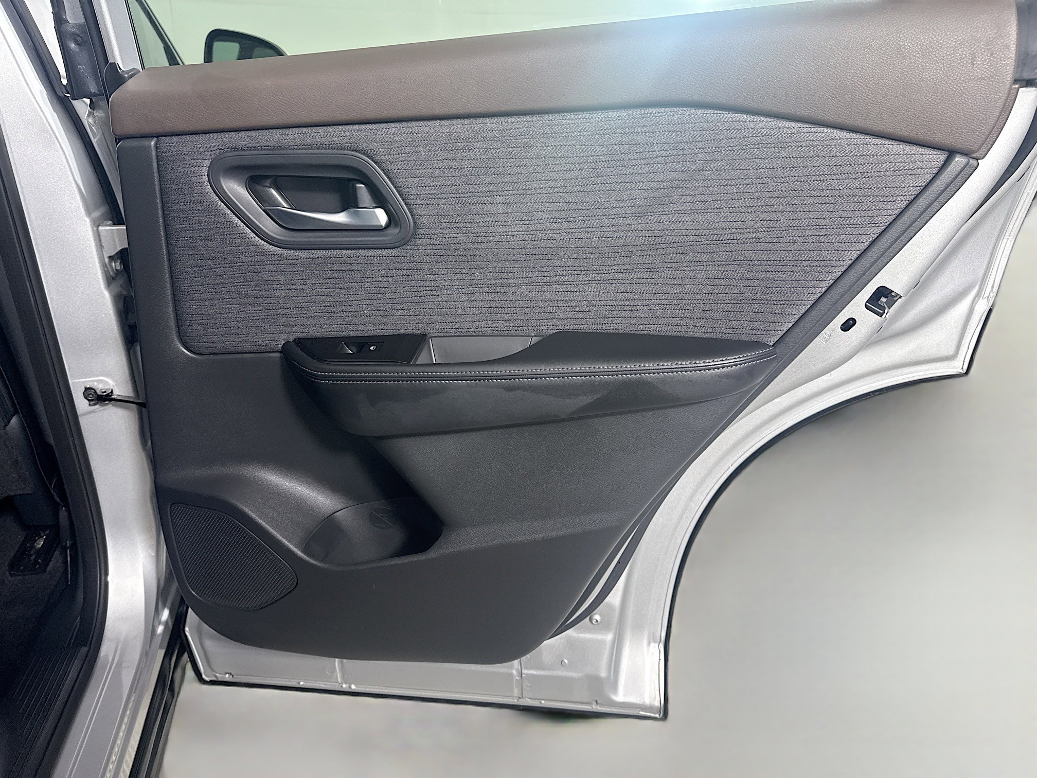 Used 2023 Nissan Rogue SV image 28